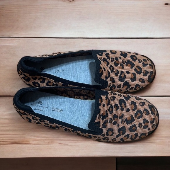 Clarks Cheetah Print Flats 6 1/2 Women’s Carly Dream Knit Loafer Brown - Picture 1 of 11
